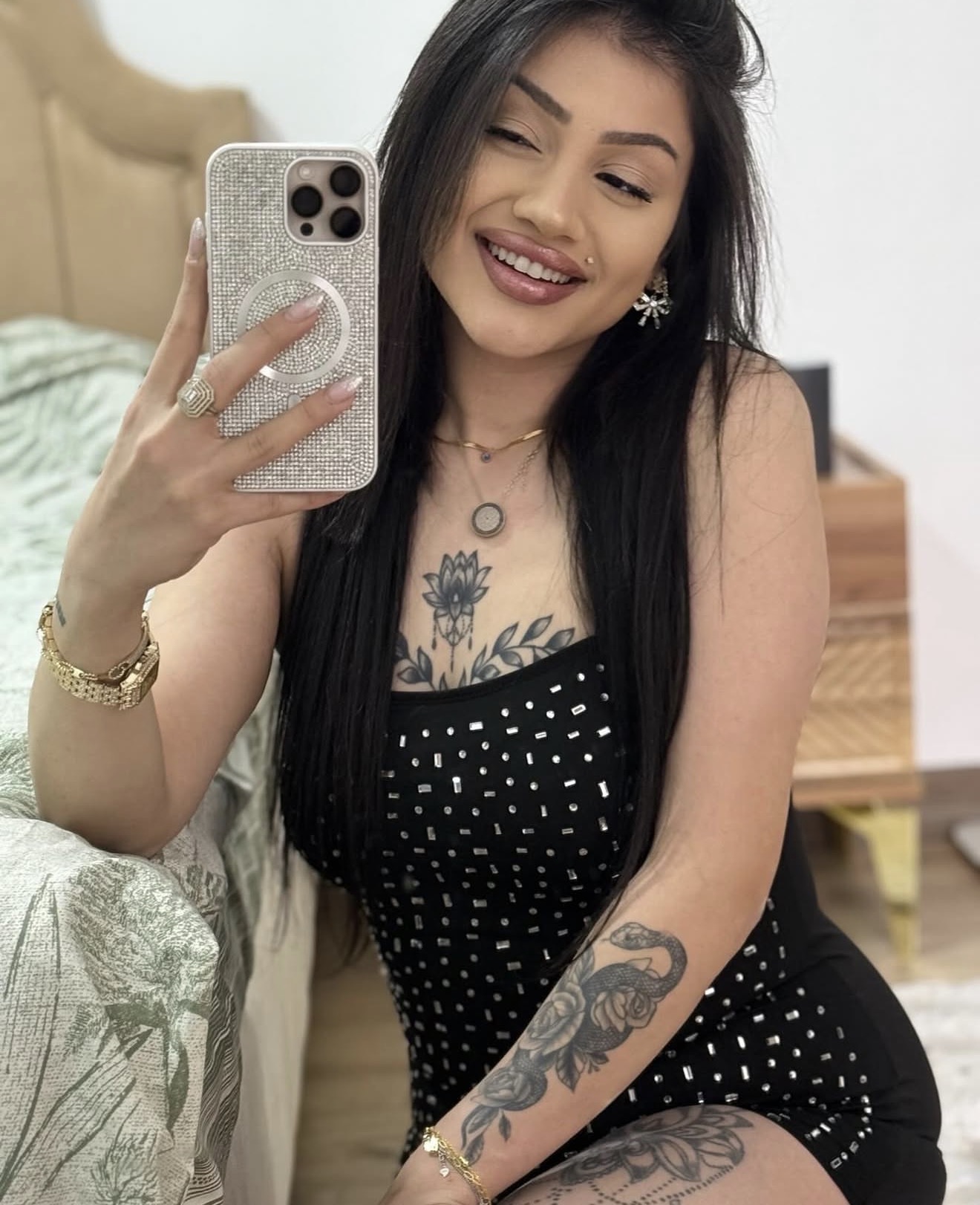 Karesi Aşkı Hissettiren Kadın Bayan Escort Meyra